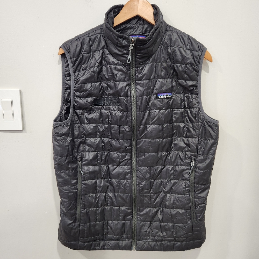 Men's Size Medium Patagonia Nano Puff Vest Full Zip Insulated Black Company Logo